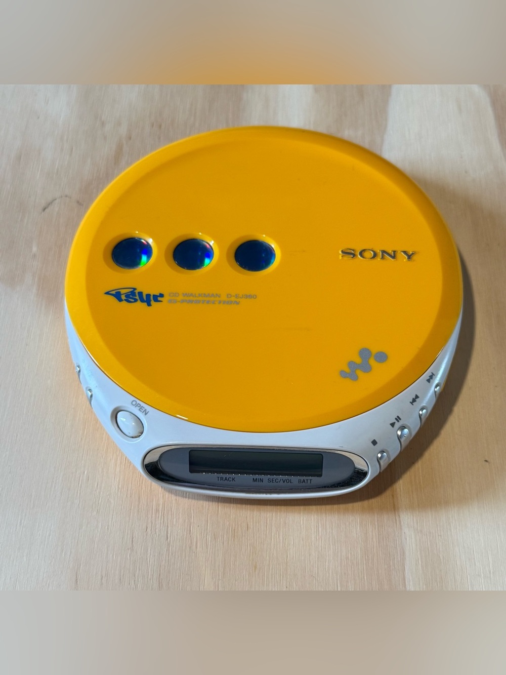 Sony CD Walkman Model:D-EJ360 Yellow BROKEN Won’t Turn On Read Description Blw!